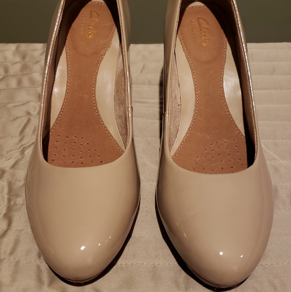 Clark's taupe pumps/heels